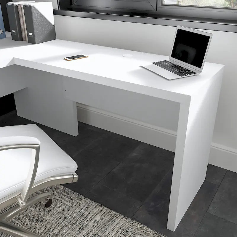 Configuration de bureau en U pour ordinateur.