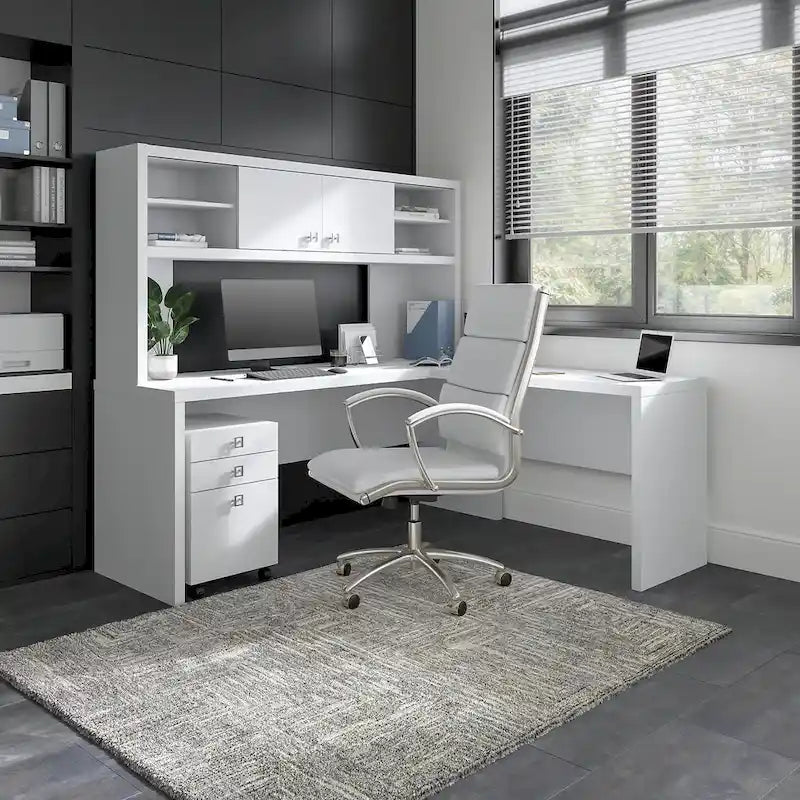 Configuration de bureau en U pour ordinateur.