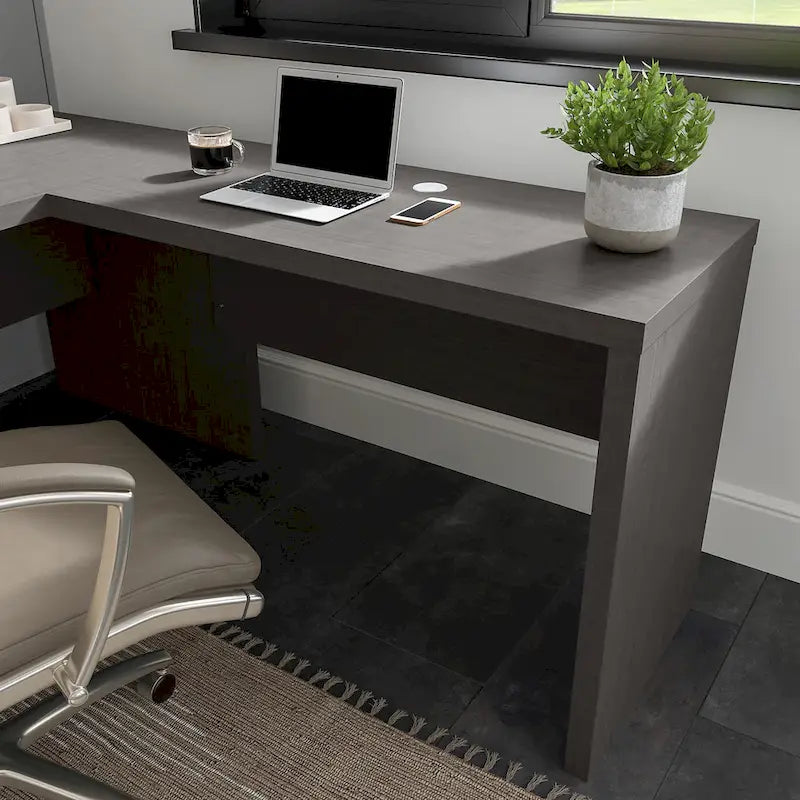 Configuration de bureau en U pour ordinateur.