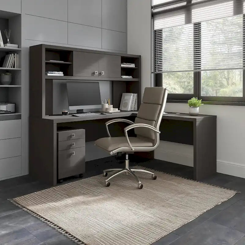Configuration de bureau en U pour ordinateur.