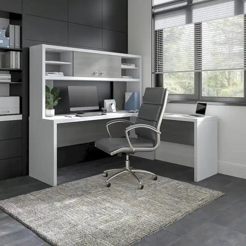 Configuration de bureau en U pour ordinateur.