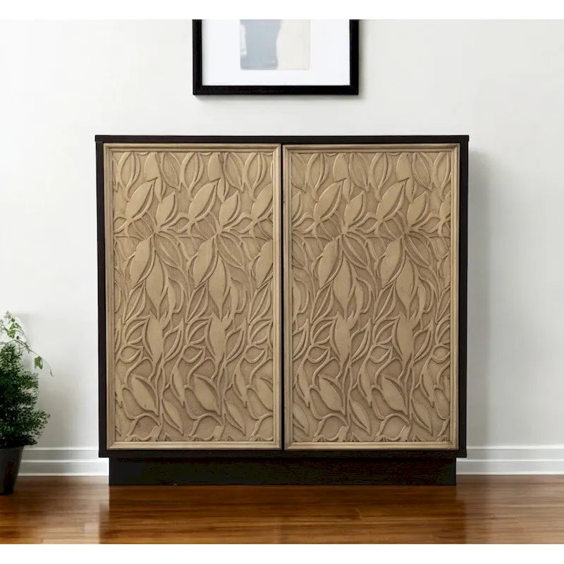 Buffet sculpté floral brun foncé et naturel à deux portes